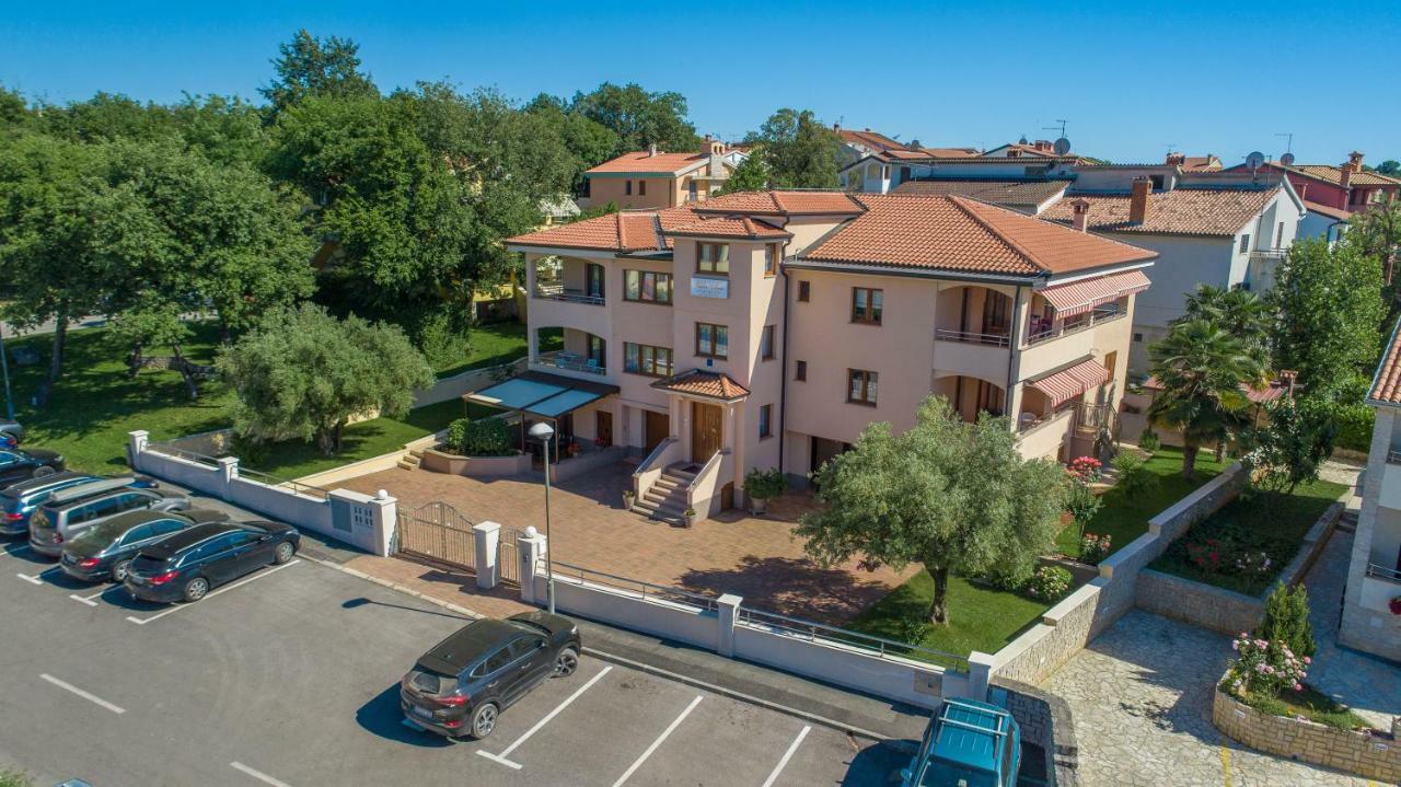 Apartments Villa Ana Porec Exterior photo